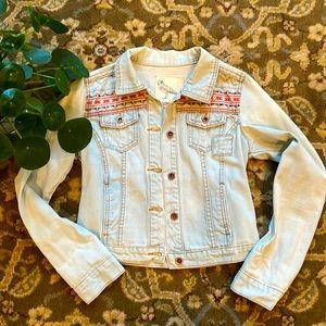 Embroidered light wash jean jacket - small